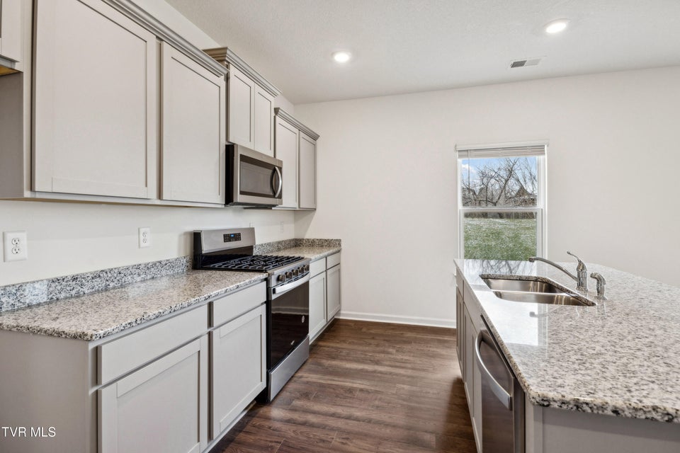 Photo #5: 227 Artist Avenue 