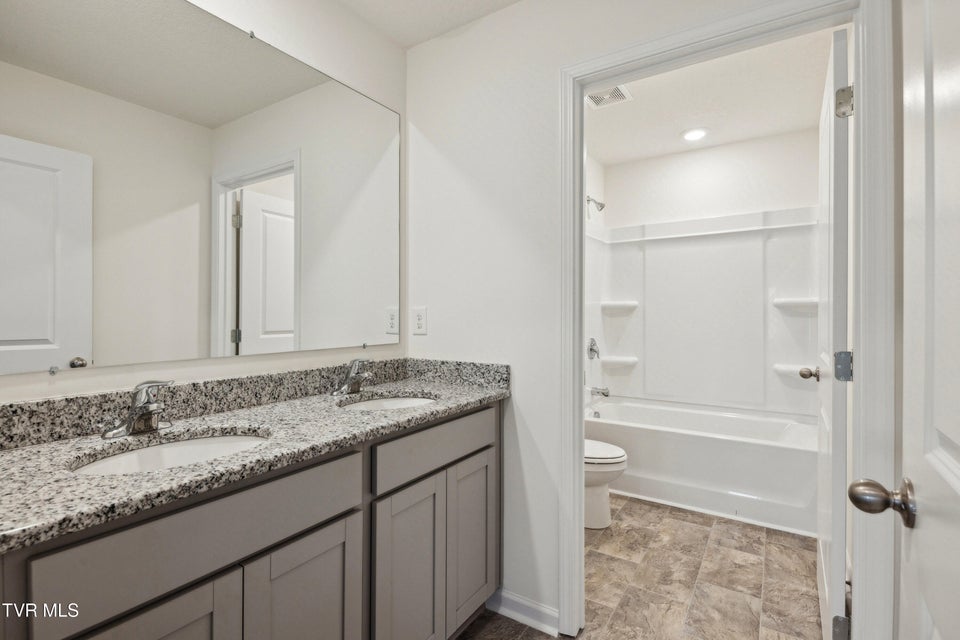 Photo #9: 227 Artist Avenue 