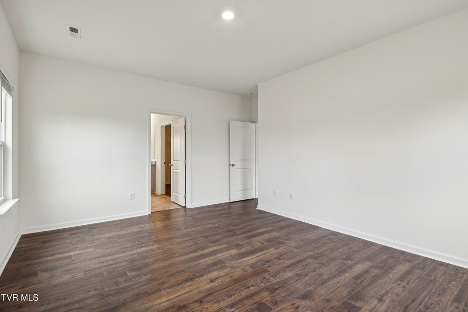 Photo #14: 227 Artist Avenue 