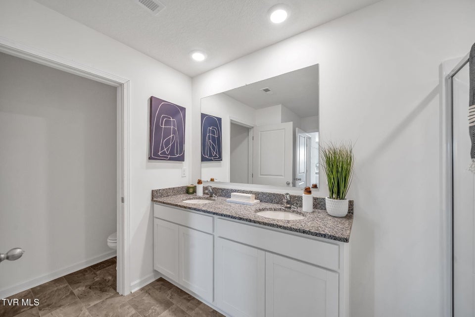 Photo #27: 229 Artist Avenue 