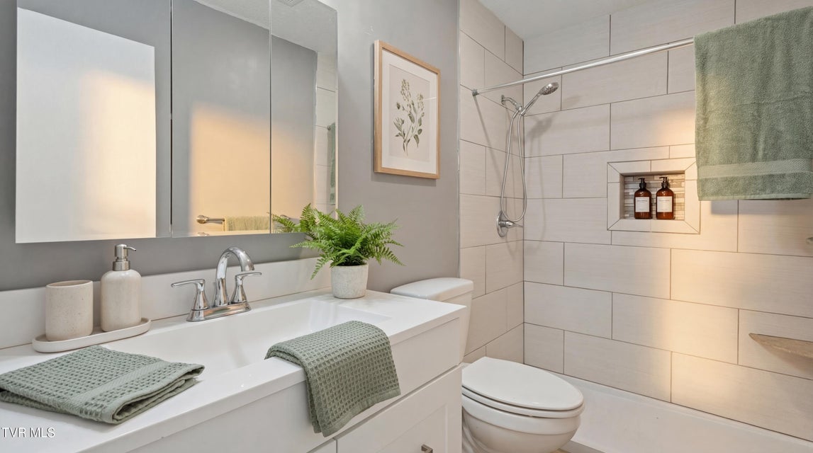 Photo #33: 114 Colt Lane