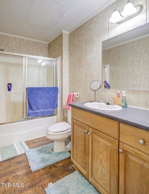 Photo #31: 2294 Island Road