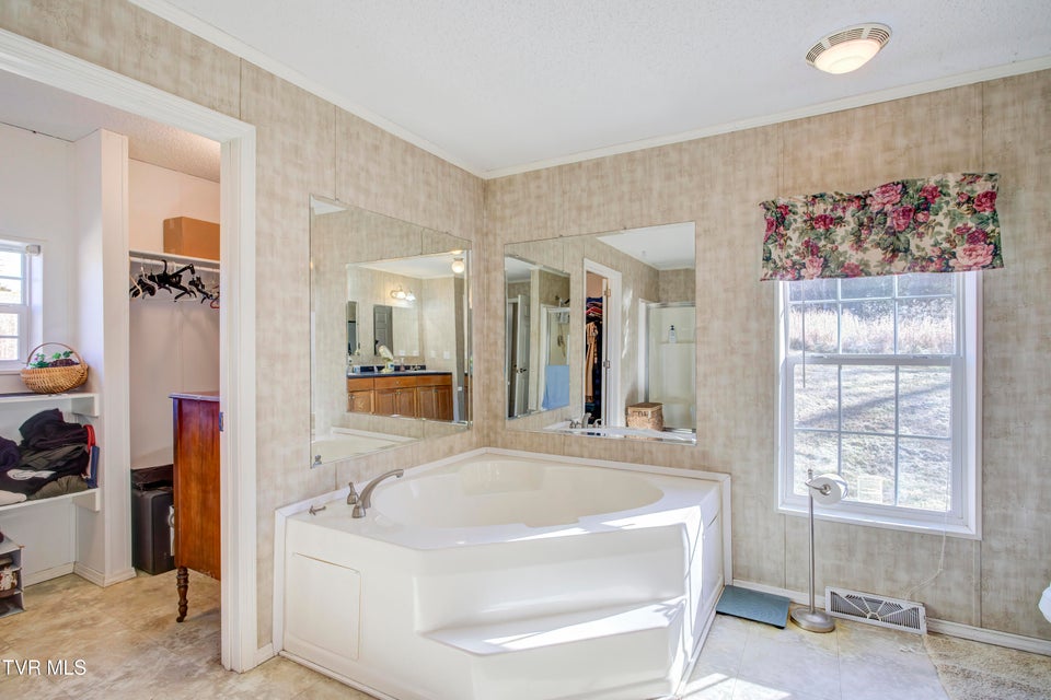 Photo #24: 2294 Island Road