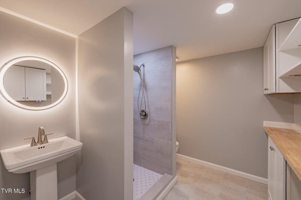 Photo #32: 194 Sparks Road 