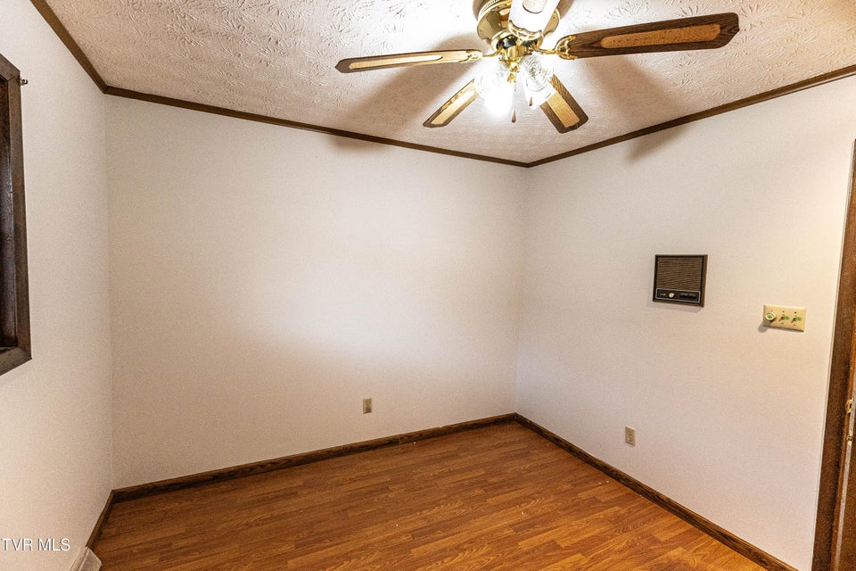 Photo #35: 316 Shawnee Avenue