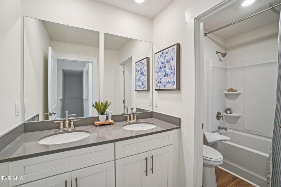 Photo #21: 225 Artist Avenue 