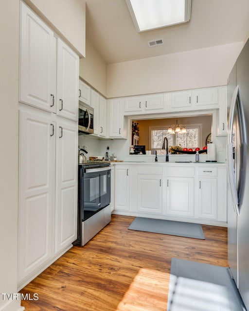 Photo #14: 211 University Parkway 