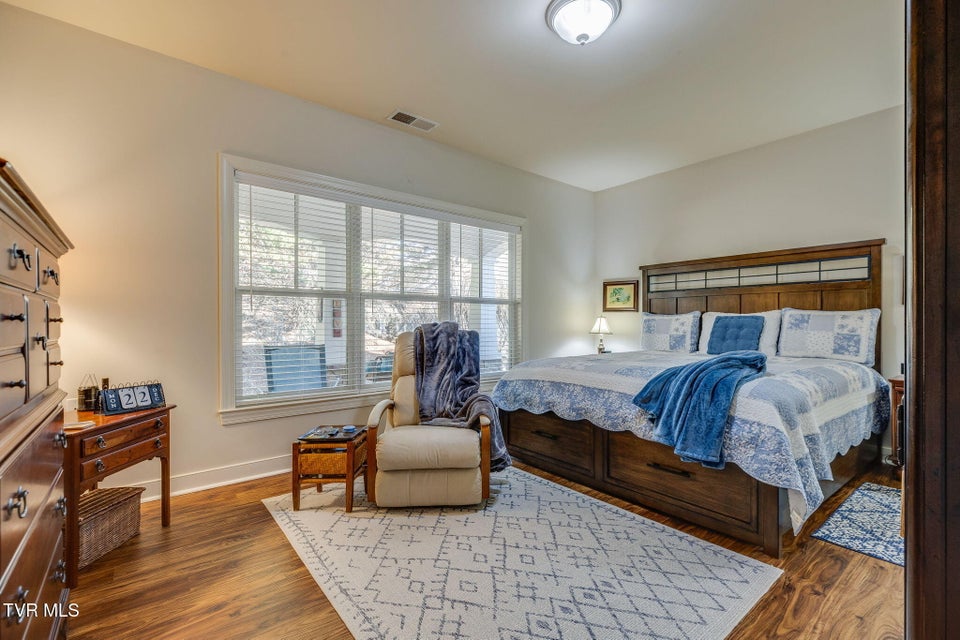 Photo #17: 211 University Parkway 