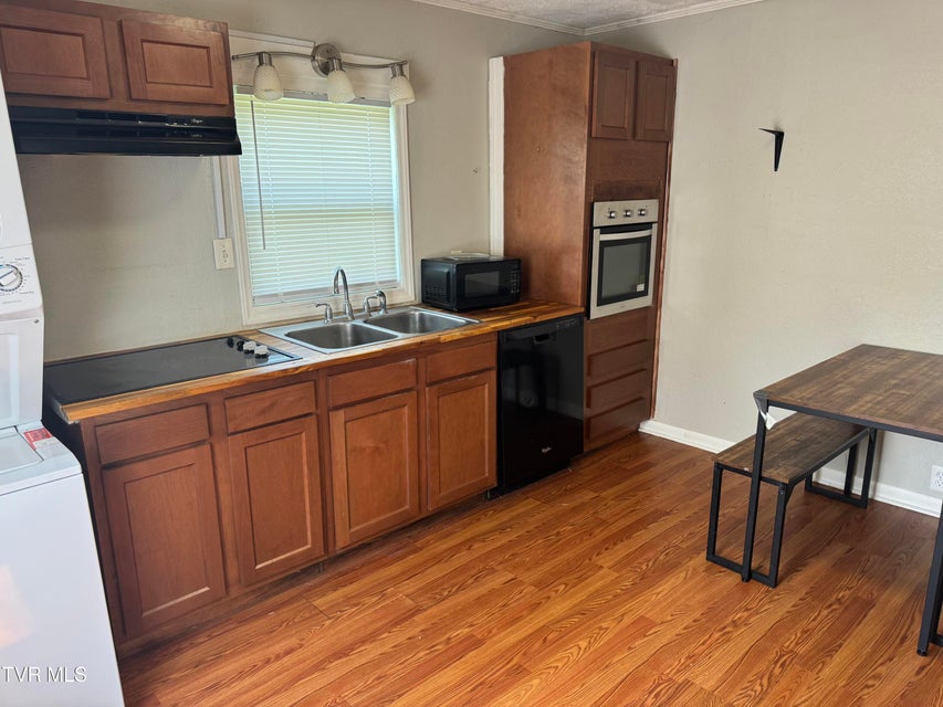 Photo #11: 1108&1110 Fairview Avenue