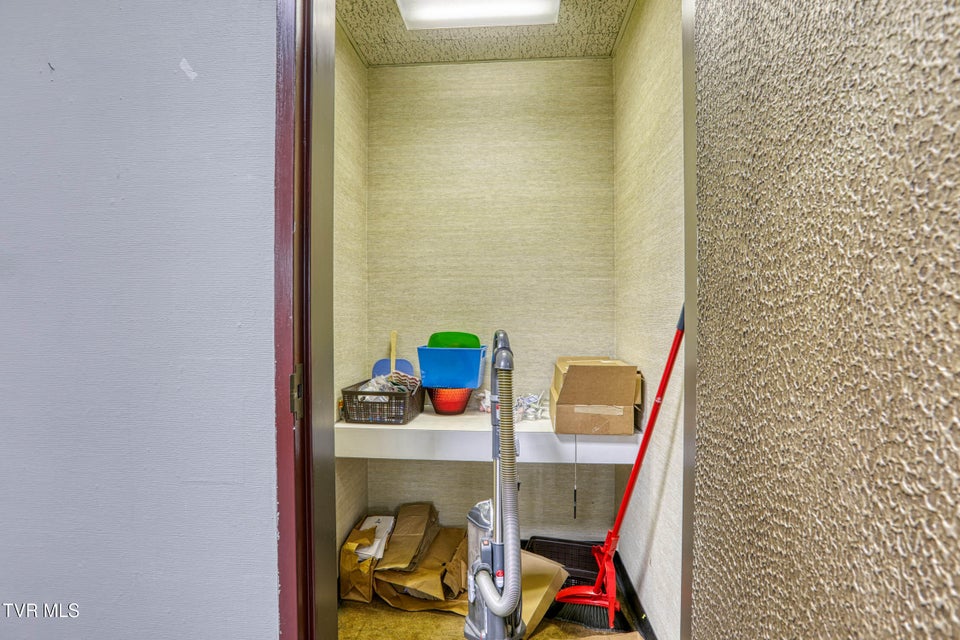 Photo #15: 1606 State Street