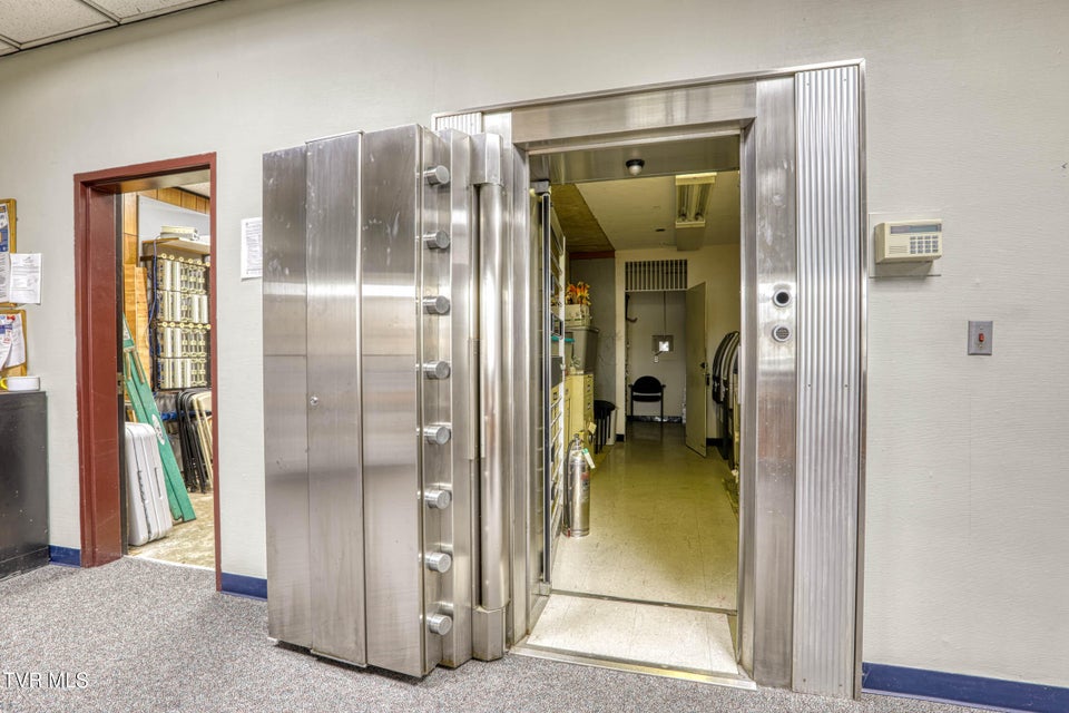 Photo #16: 1606 State Street