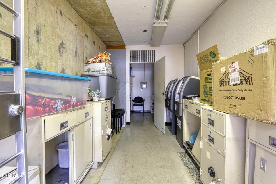 Photo #17: 1606 State Street