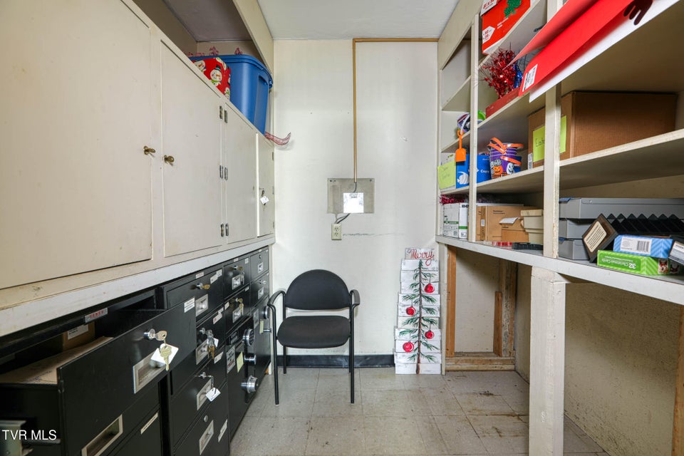 Photo #18: 1606 State Street