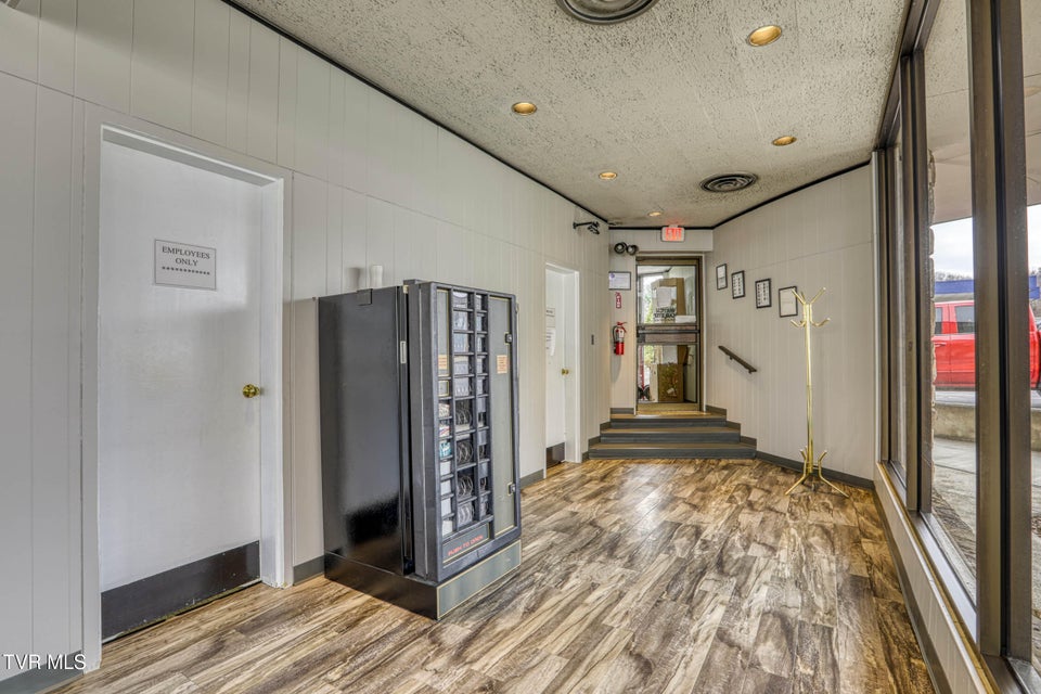 Photo #20: 1606 State Street