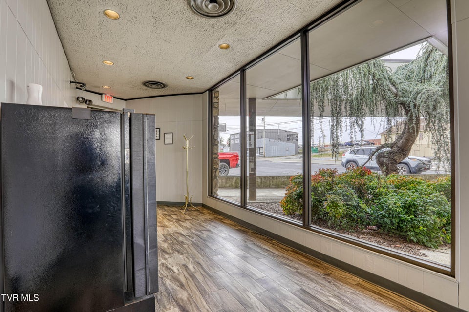 Photo #21: 1606 State Street