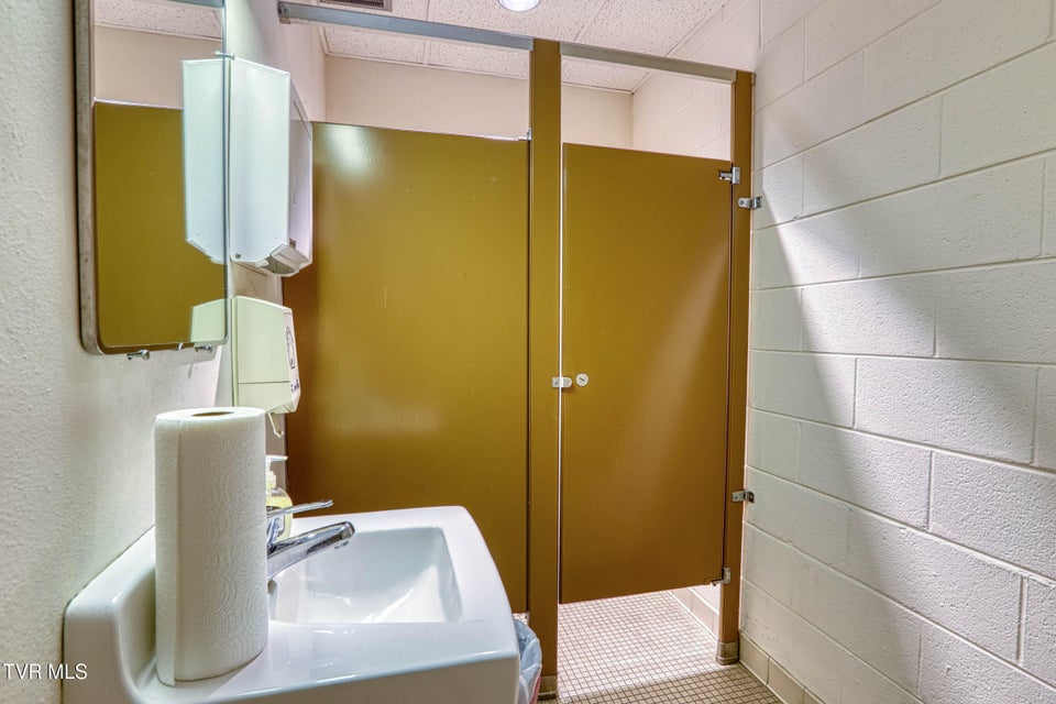 Photo #25: 1606 State Street