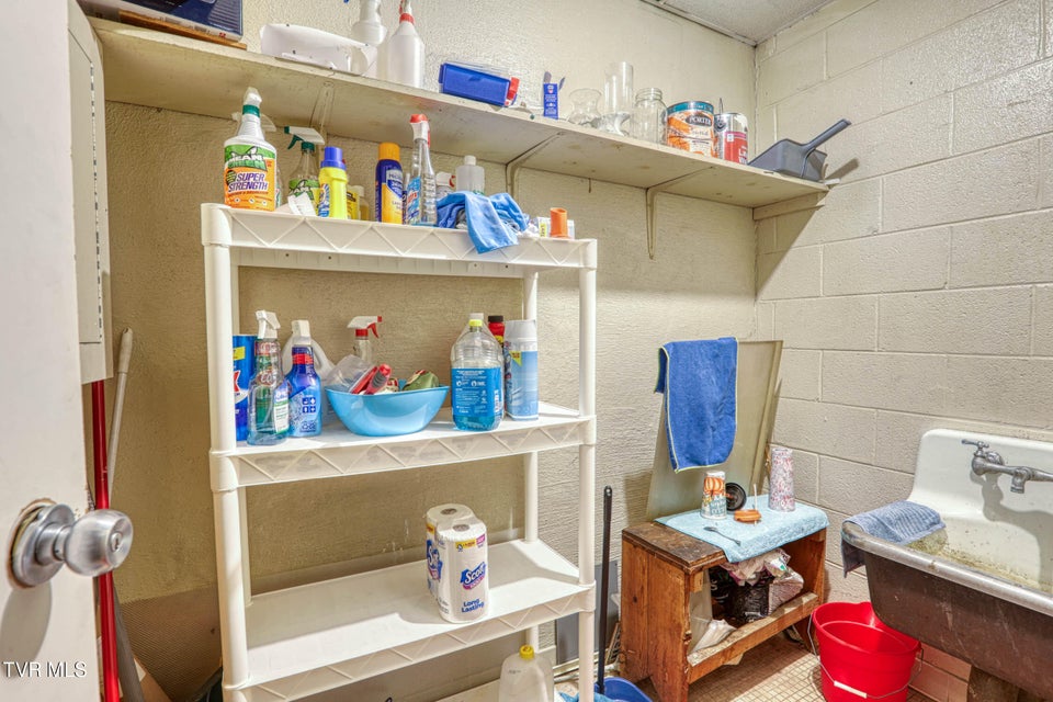 Photo #26: 1606 State Street