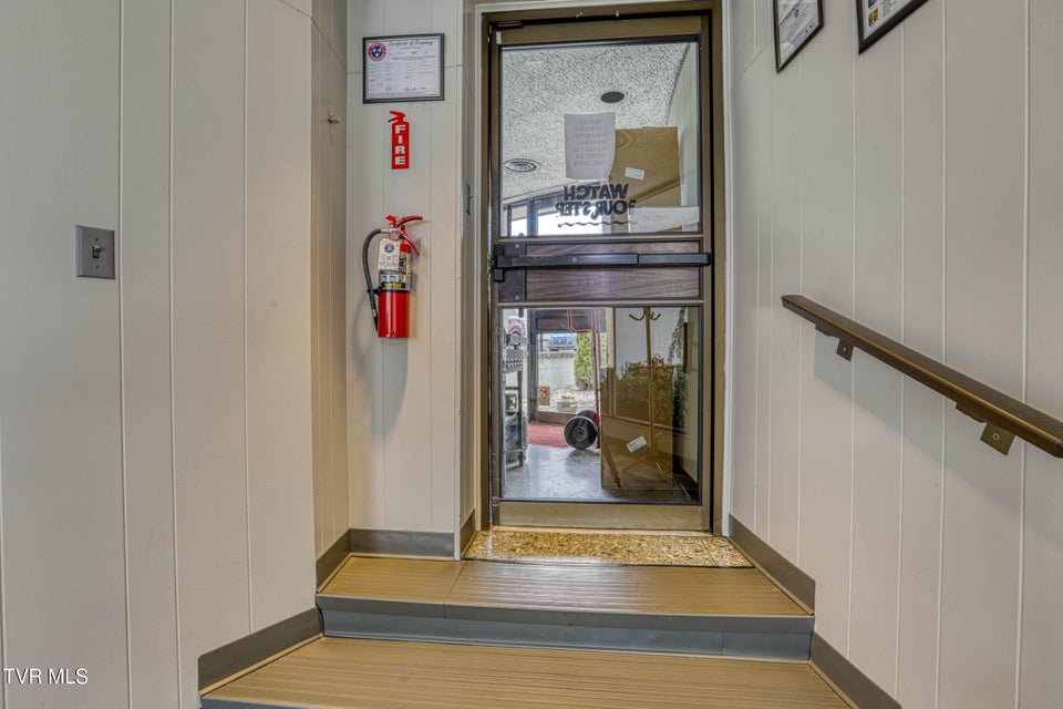 Photo #28: 1606 State Street