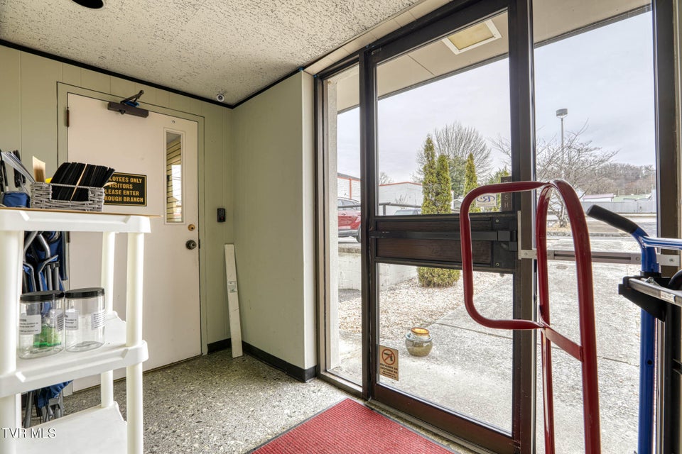 Photo #29: 1606 State Street