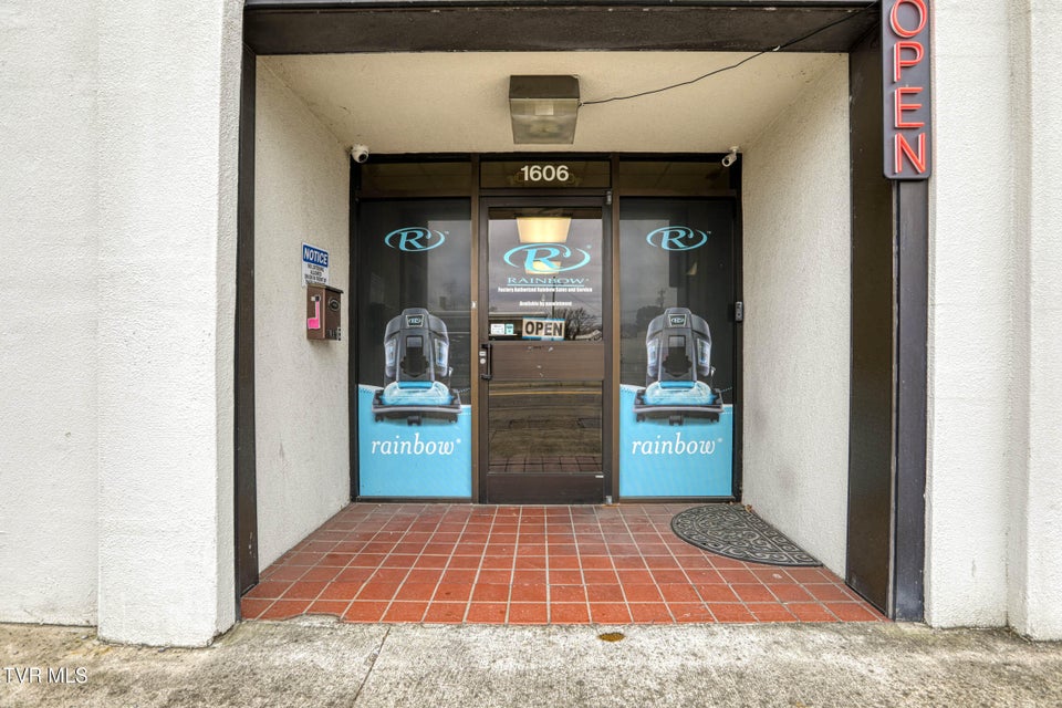 Photo #32: 1606 State Street