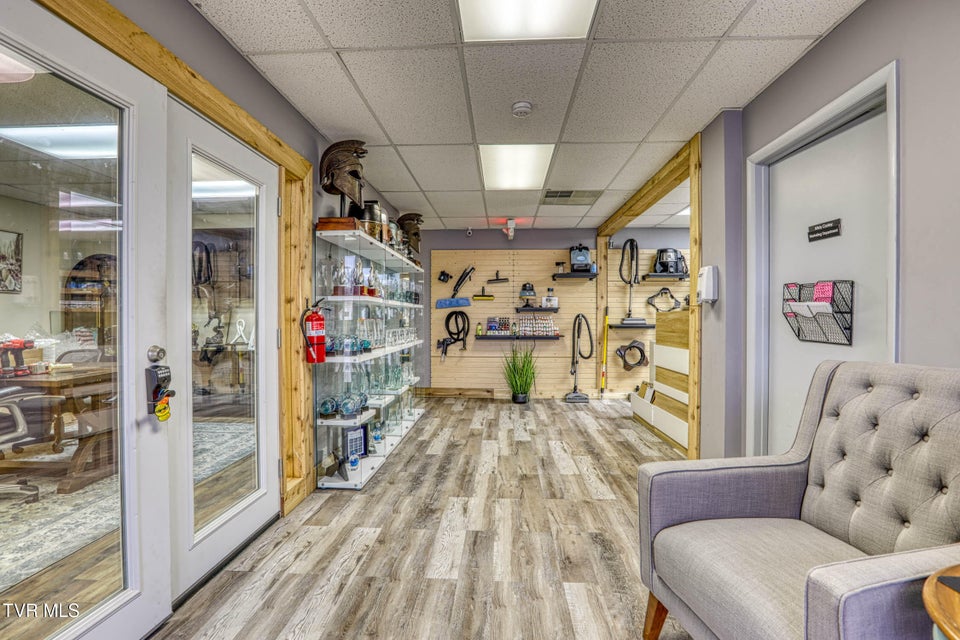 Photo #33: 1606 State Street