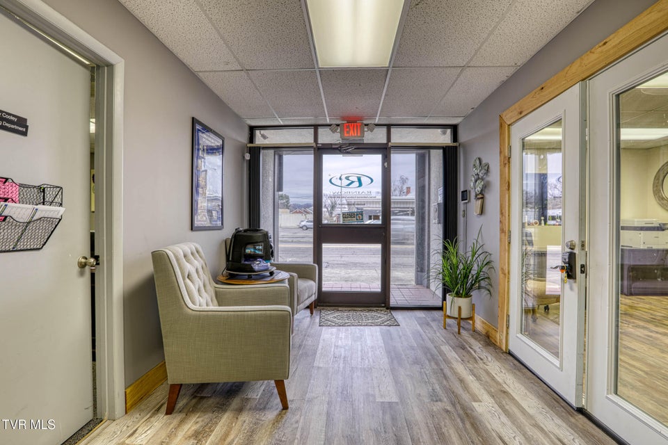 Photo #34: 1606 State Street