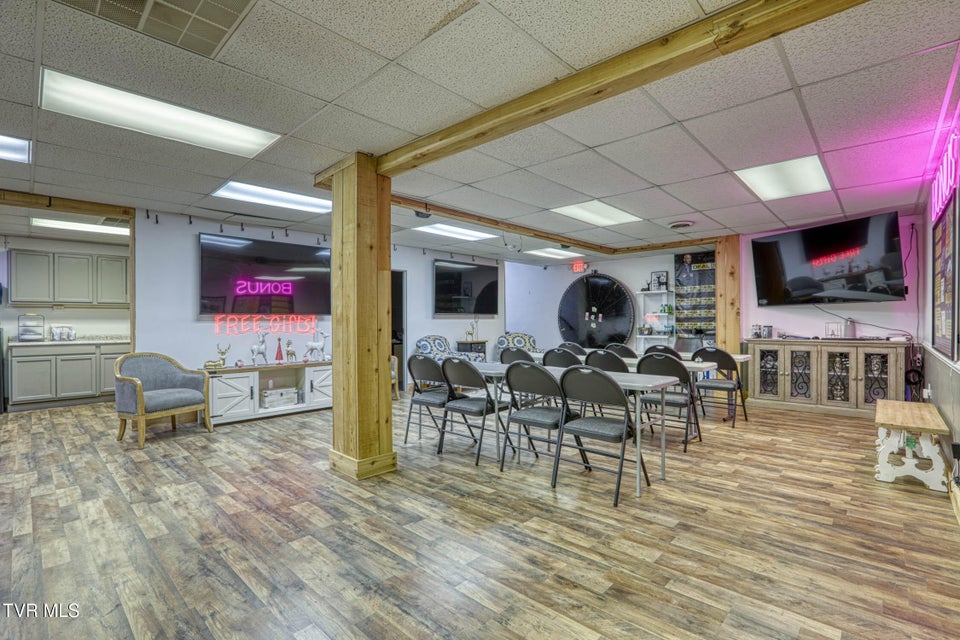 Photo #38: 1606 State Street