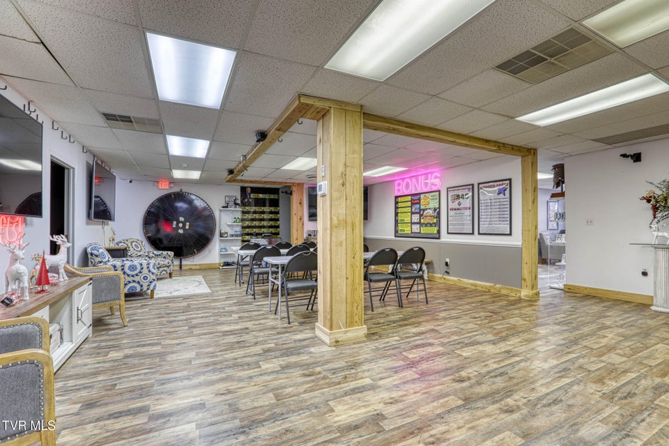 Photo #39: 1606 State Street