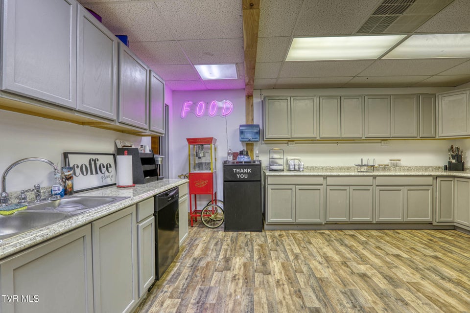 Photo #44: 1606 State Street