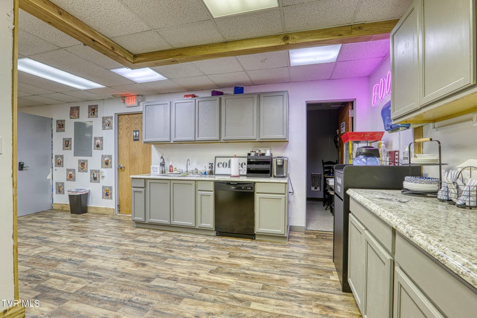 Photo #46: 1606 State Street