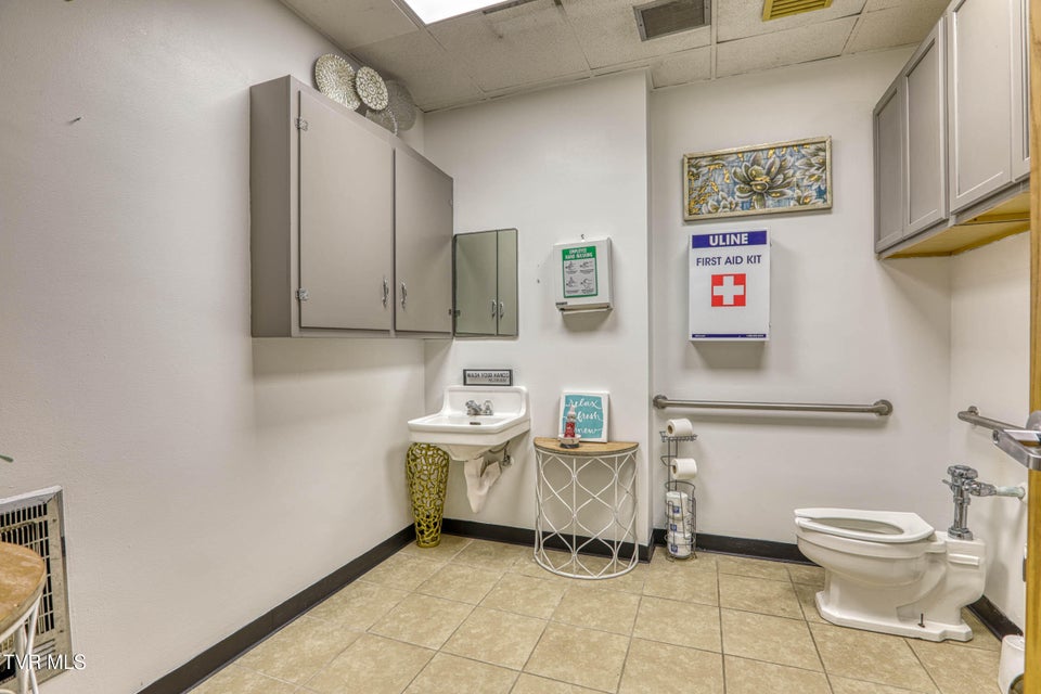 Photo #48: 1606 State Street