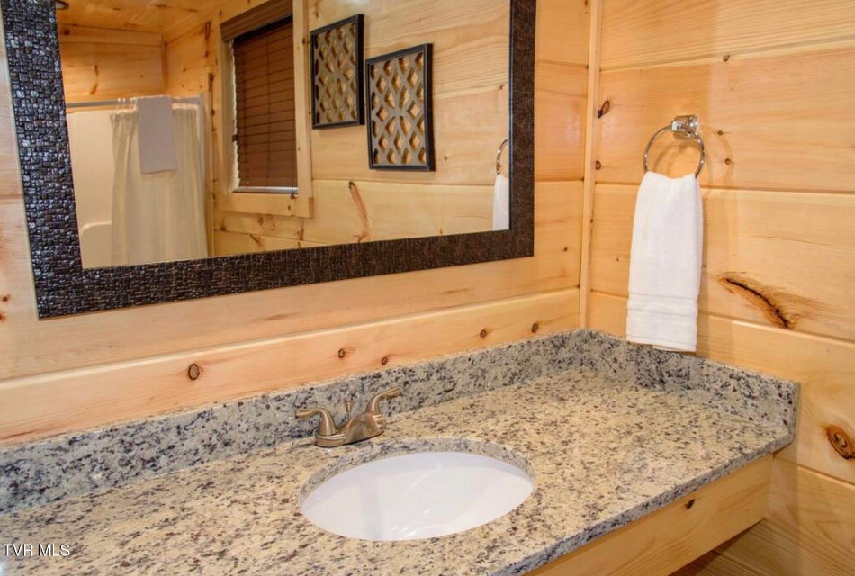 Photo #38: 834 String Run Way