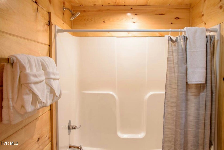 Photo #39: 834 String Run Way