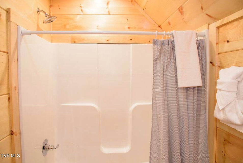 Photo #33: 834 String Run Way