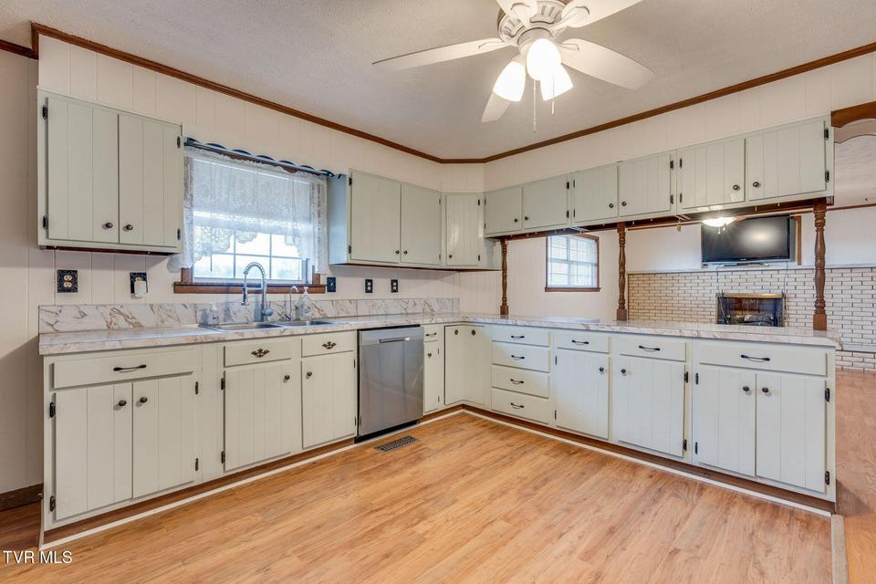 Photo #12: 309 Hill Avenue