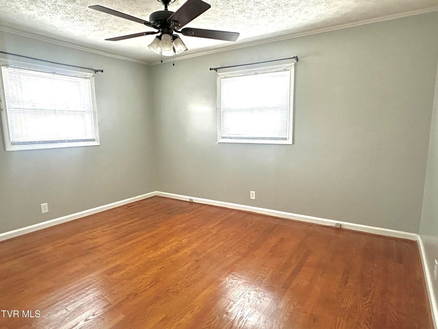 Photo #11: 35 Hermitage Street