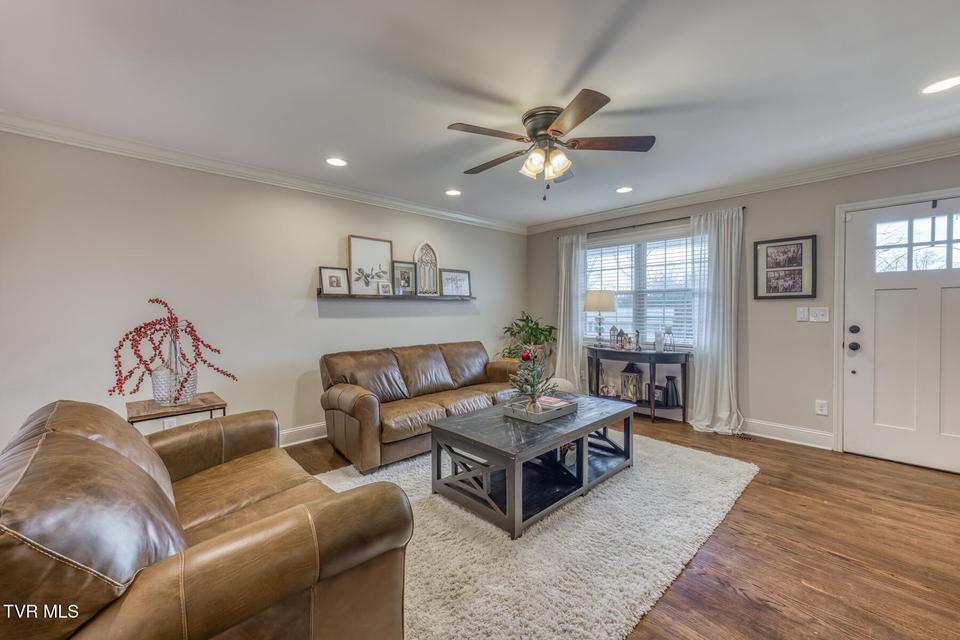 Photo #10: 4004 Englewood Boulevard