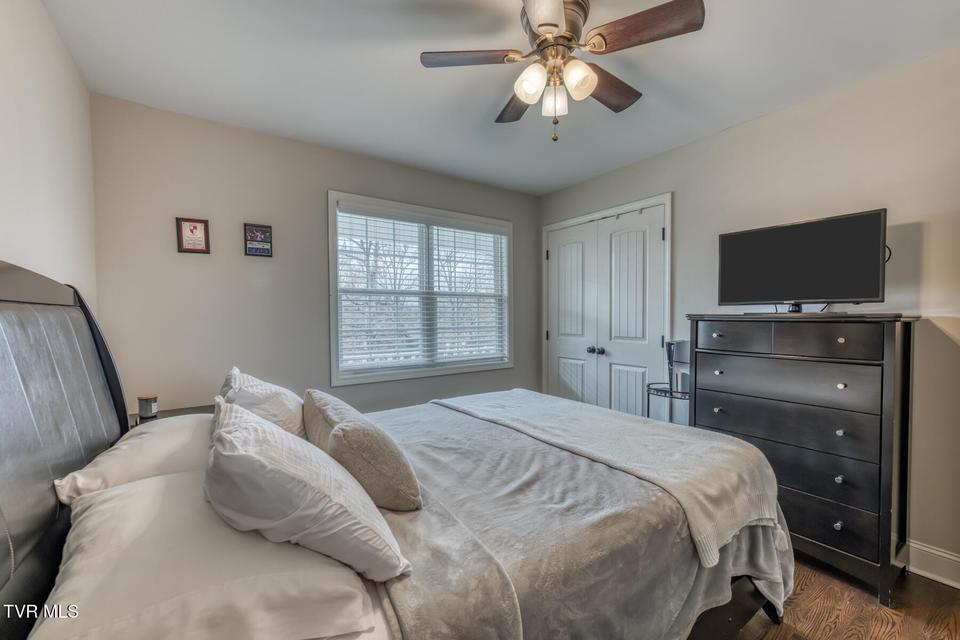 Photo #32: 4004 Englewood Boulevard