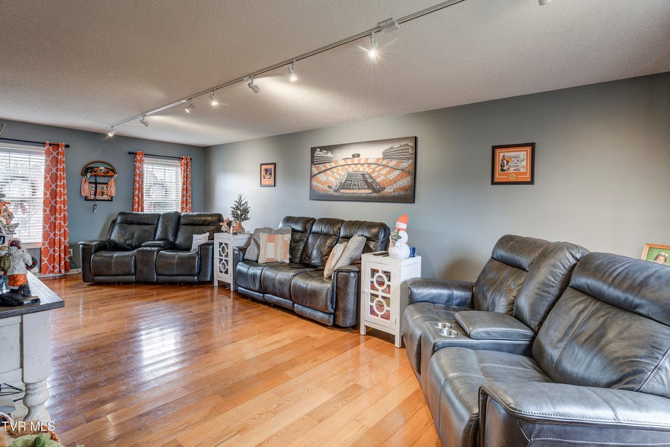 Photo #27: 308 Autumn Circle