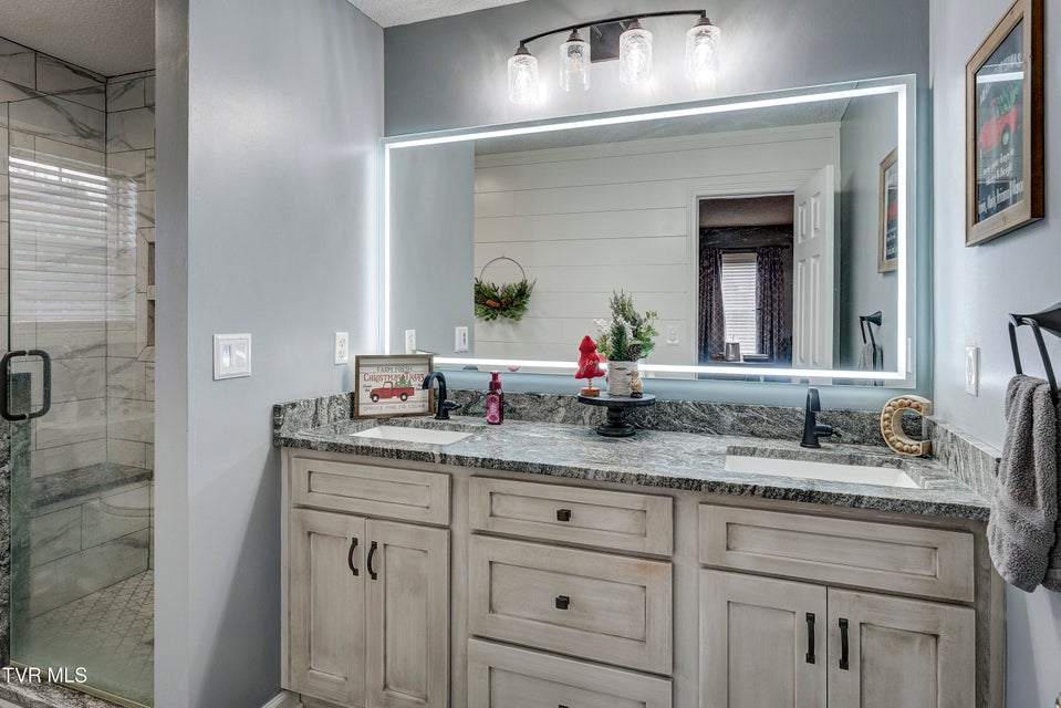 Photo #29: 308 Autumn Circle