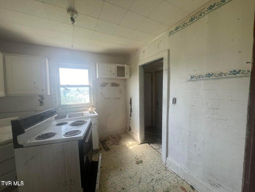 Photo #5: 127 Henderson Street