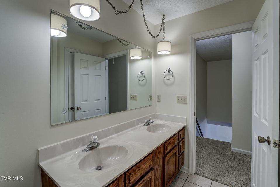 Photo #32: 517 Sharon Drive