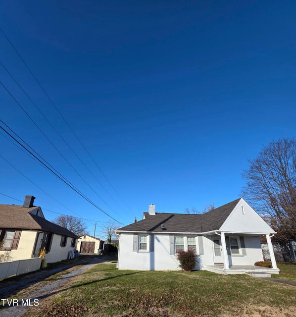 Photo #9: 810 Lamont Street