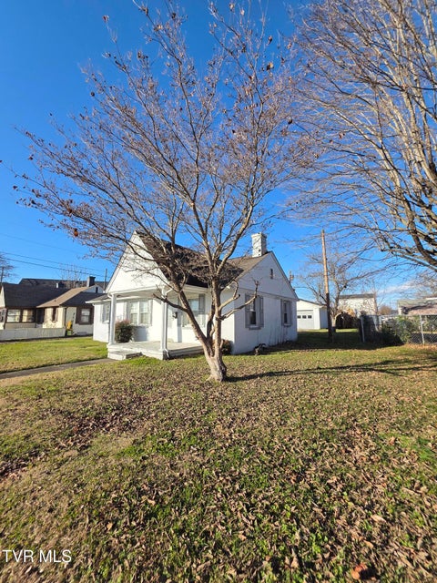 Photo #2: 810 Lamont Street