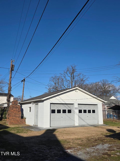 Photo #6: 810 Lamont Street