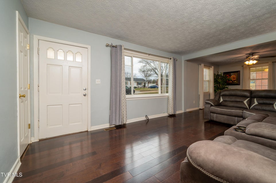 Photo #3: 813 Fairmont Avenue