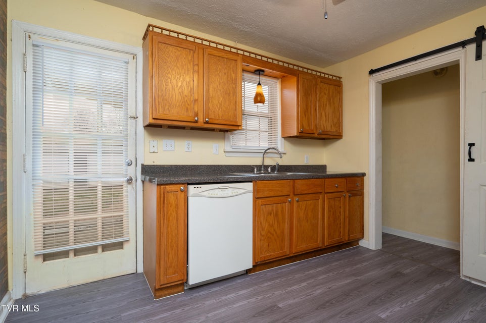 Photo #9: 813 Fairmont Avenue