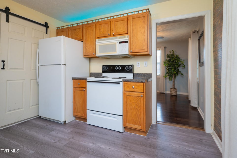 Photo #8: 813 Fairmont Avenue