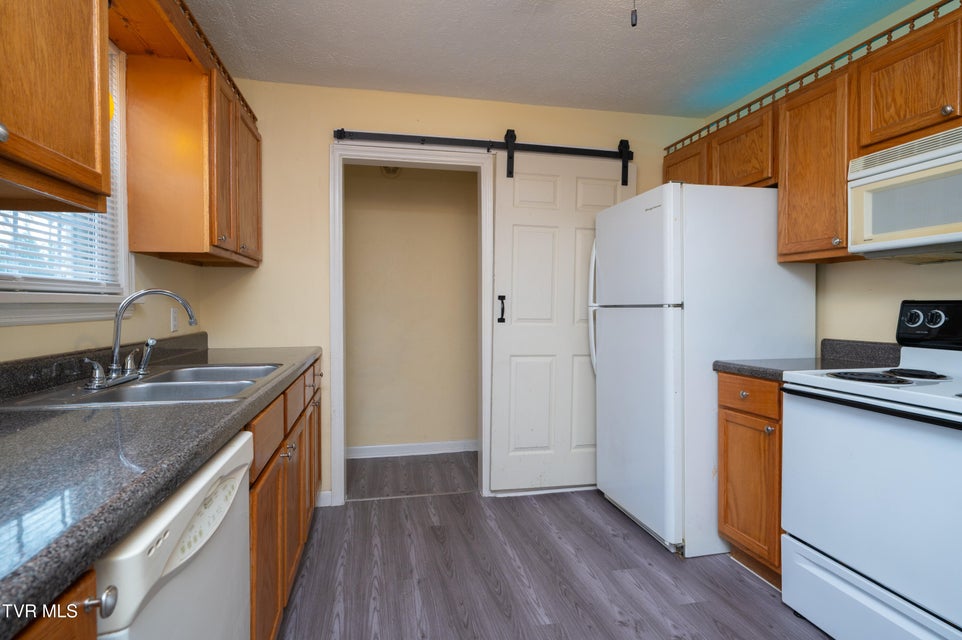 Photo #7: 813 Fairmont Avenue