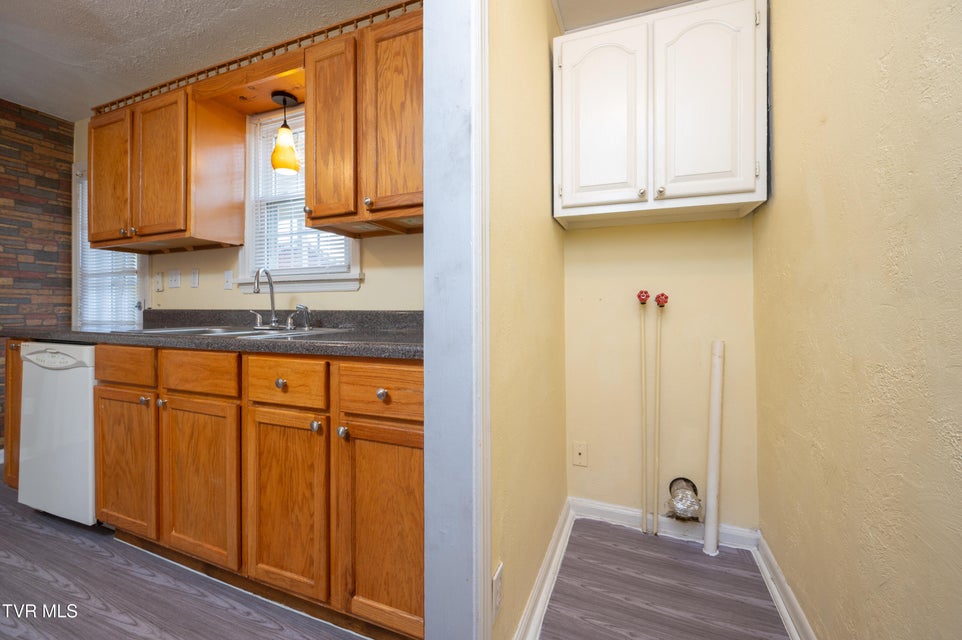 Photo #10: 813 Fairmont Avenue